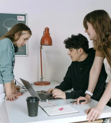 pexels-ivan-samkov-7213210