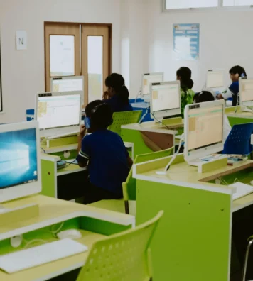 pexels-ron-lach-10638069